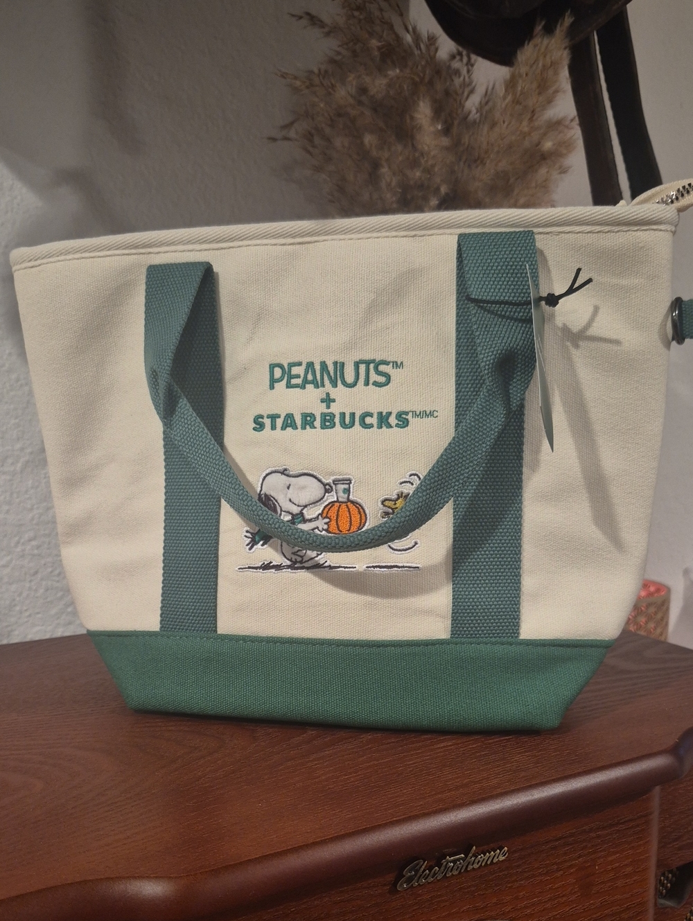 Snoopy X Starbucks Cream Tote with Green Accents